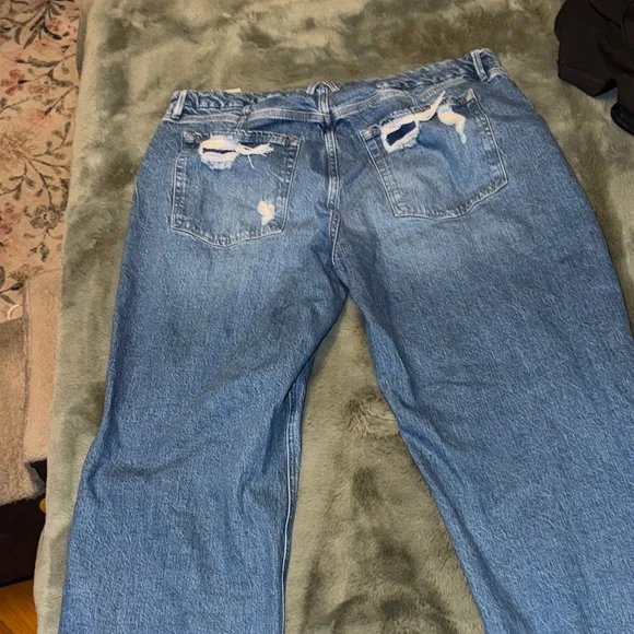 Good American Light Blue womens Relaxed Jeans, 32in inseam - Picture 4 of 5